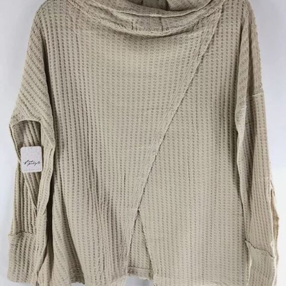 FREE PEOPLE Oversize Thermal Top Women Beige Juicy Split Back Boho Cottage NWT - Picture 5 of 6